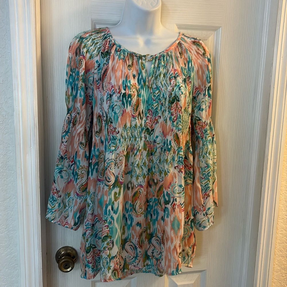 Spense Woman Pleated Floral Tunic Top with Bell Sleeves and Faux Gold Clircle